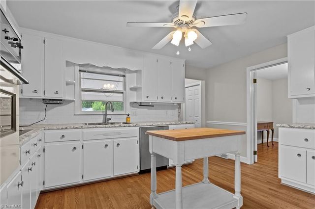 2601 W Woodlyn Way, Greensboro, NC 27407