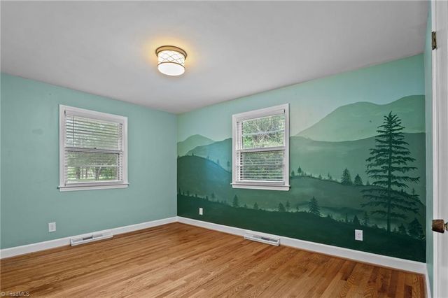 2601 W Woodlyn Way, Greensboro, NC 27407