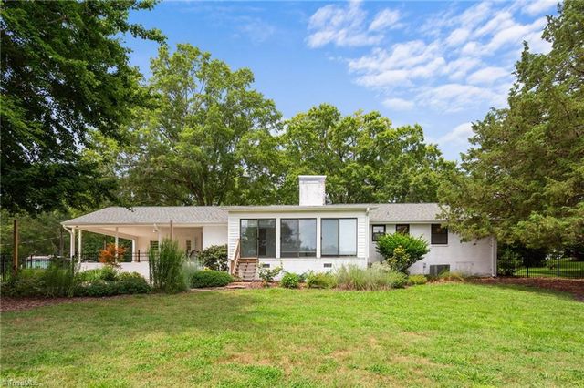 2601 W Woodlyn Way, Greensboro, NC 27407