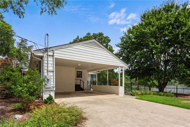 2601 W Woodlyn Way, Greensboro, NC 27407