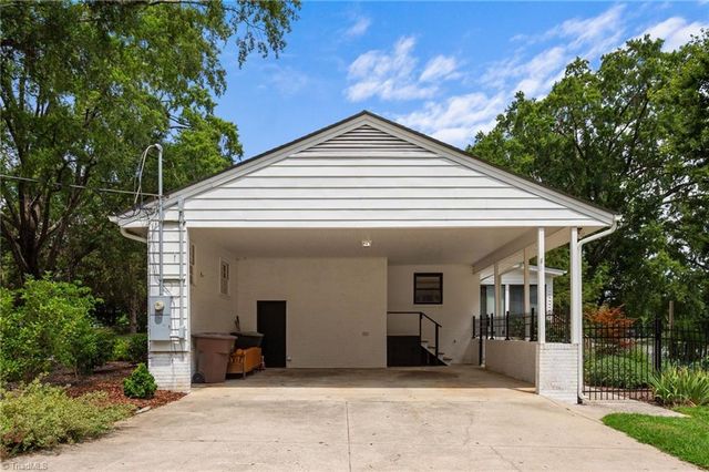 2601 W Woodlyn Way, Greensboro, NC 27407