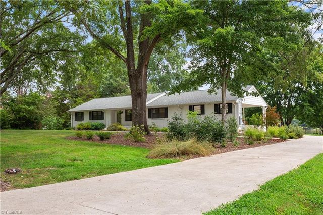 2601 W Woodlyn Way, Greensboro, NC 27407