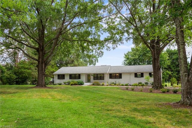 2601 W Woodlyn Way, Greensboro, NC 27407