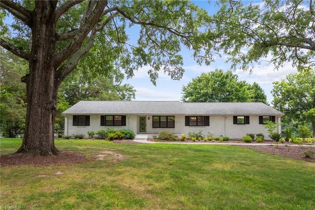 2601 W Woodlyn Way, Greensboro, NC 27407