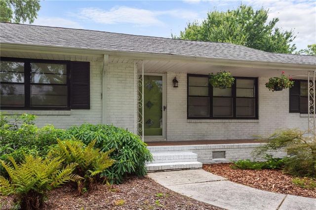 2601 W Woodlyn Way, Greensboro, NC 27407