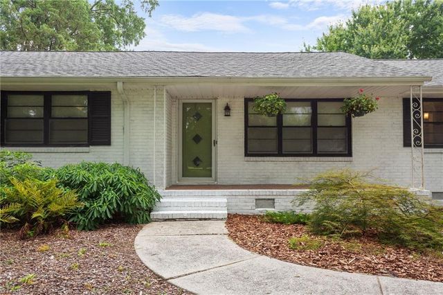 2601 W Woodlyn Way, Greensboro, NC 27407