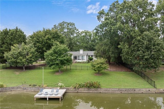 2601 W Woodlyn Way, Greensboro, NC 27407