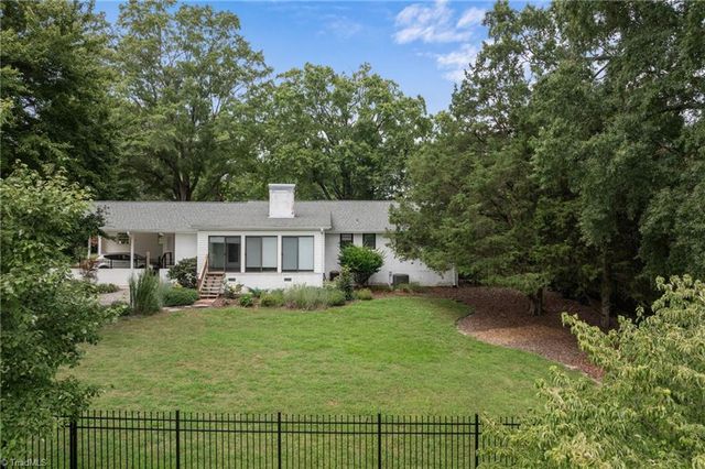 2601 W Woodlyn Way, Greensboro, NC 27407