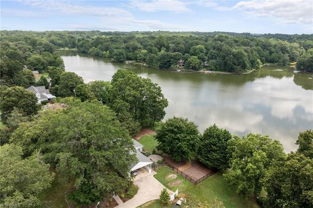 2601 W Woodlyn Way, Greensboro, NC 27407
