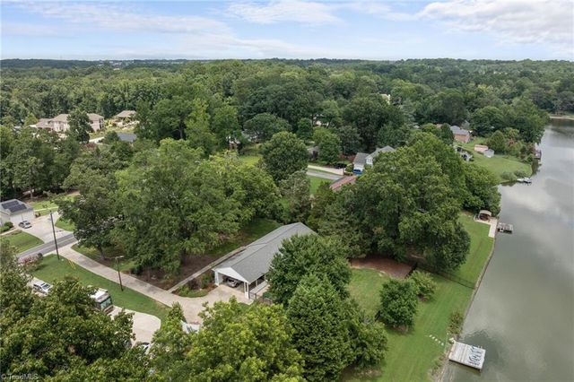 2601 W Woodlyn Way, Greensboro, NC 27407