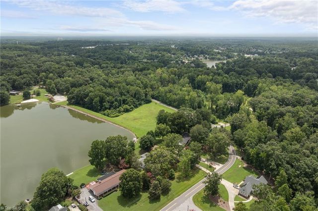 2601 W Woodlyn Way, Greensboro, NC 27407