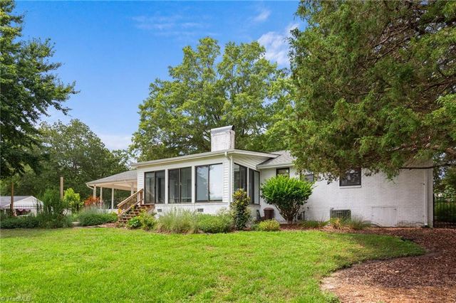 2601 W Woodlyn Way, Greensboro, NC 27407