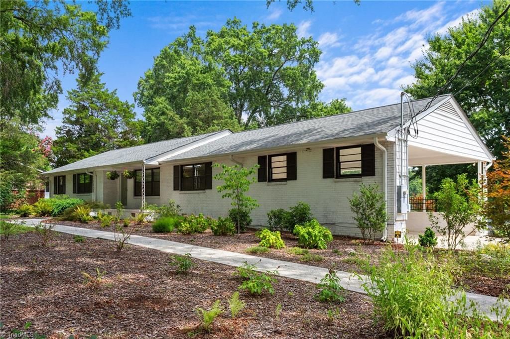 2601 W Woodlyn Way, Greensboro, NC 27407