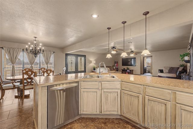 17909 N 97th East Avenue, Collinsville, OK 74021