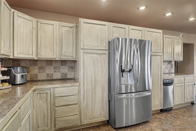 17909 N 97th East Avenue, Collinsville, OK 74021