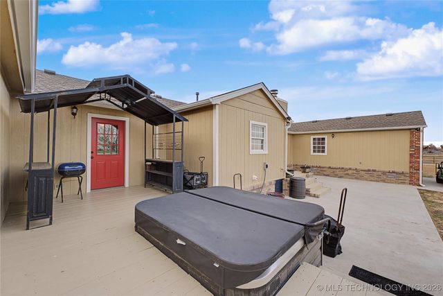 17909 N 97th East Avenue, Collinsville, OK 74021