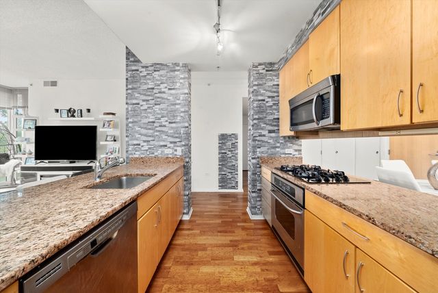 9725 Woods Drive 309, Skokie, IL 60077