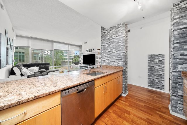 9725 Woods Drive 309, Skokie, IL 60077