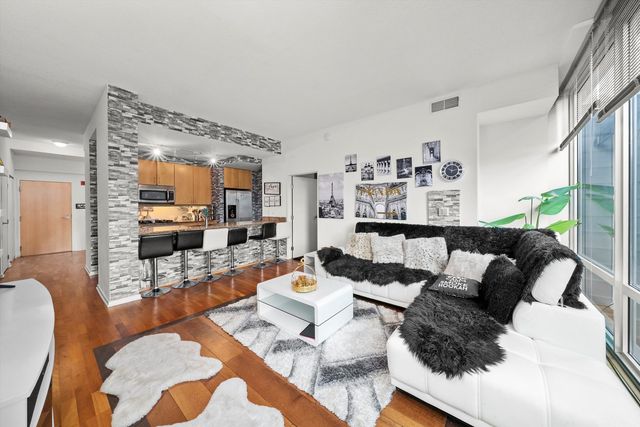 9725 Woods Drive 309, Skokie, IL 60077