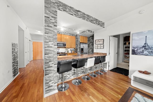 9725 Woods Drive 309, Skokie, IL 60077