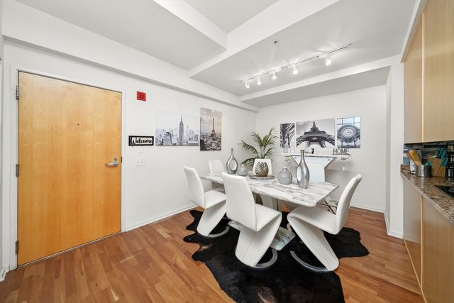 9725 Woods Drive 309, Skokie, IL 60077