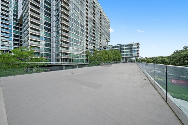 9725 Woods Drive 309, Skokie, IL 60077