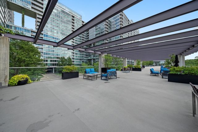 9725 Woods Drive 309, Skokie, IL 60077