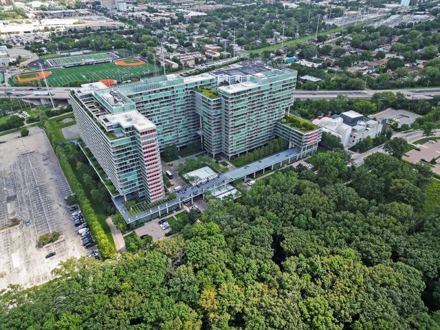 9725 Woods Drive 309, Skokie, IL 60077