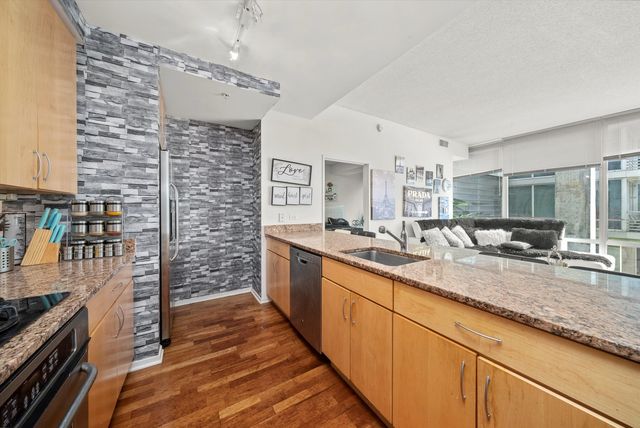 9725 Woods Drive 309, Skokie, IL 60077