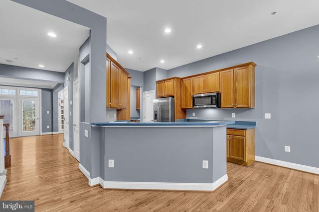 1631 COLONIAL HILLS DR, Mclean, VA 22102