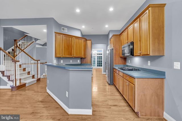 1631 COLONIAL HILLS DR, Mclean, VA 22102