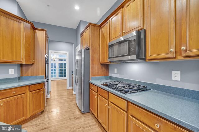 1631 COLONIAL HILLS DR, Mclean, VA 22102