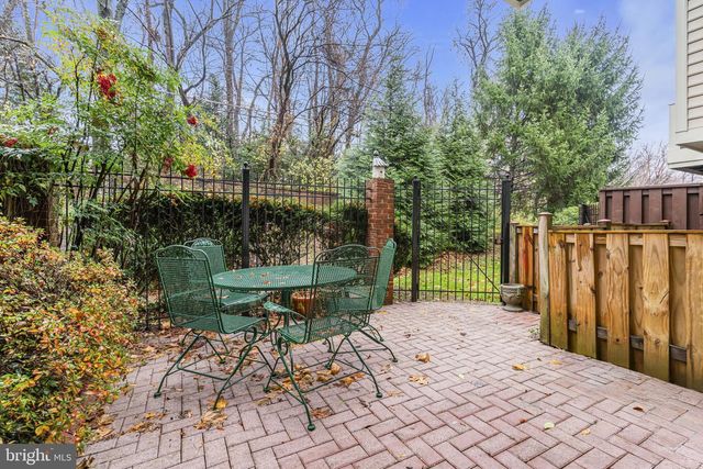 1631 COLONIAL HILLS DR, Mclean, VA 22102