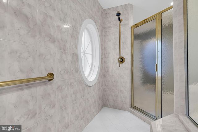 1631 COLONIAL HILLS DR, Mclean, VA 22102