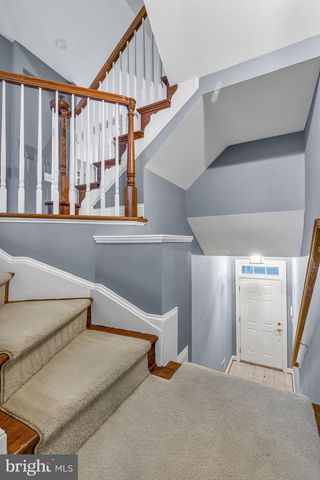 1631 COLONIAL HILLS DR, Mclean, VA 22102