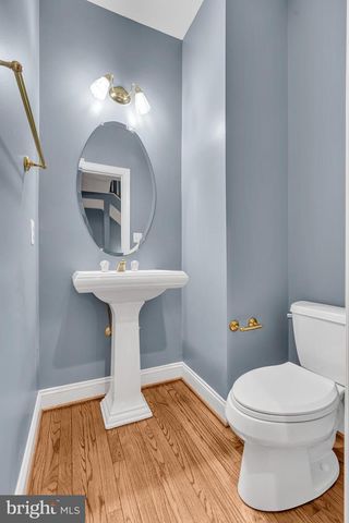 1631 COLONIAL HILLS DR, Mclean, VA 22102