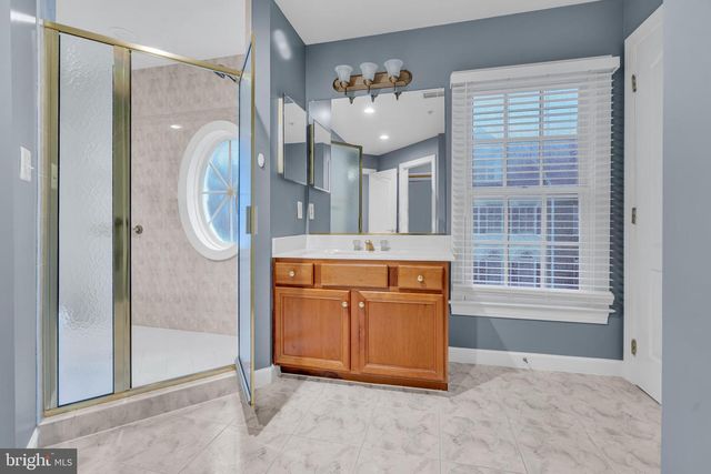 1631 COLONIAL HILLS DR, Mclean, VA 22102