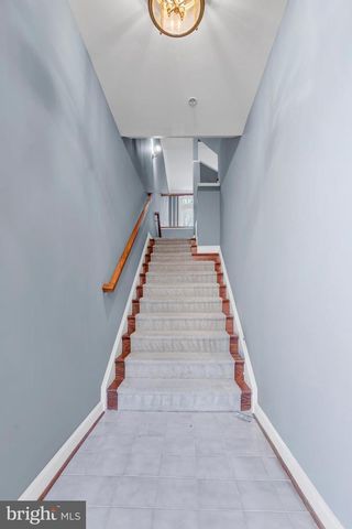 1631 COLONIAL HILLS DR, Mclean, VA 22102