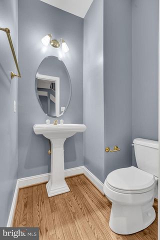 1631 COLONIAL HILLS DR, Mclean, VA 22102