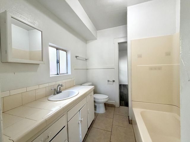 1126 N Roosevelt Avenue, Fresno, CA 93728