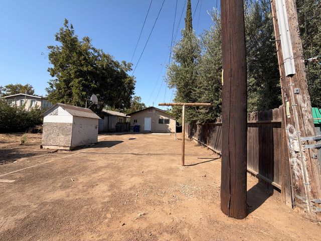 1126 N Roosevelt Avenue, Fresno, CA 93728
