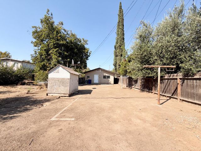 1126 N Roosevelt Avenue, Fresno, CA 93728