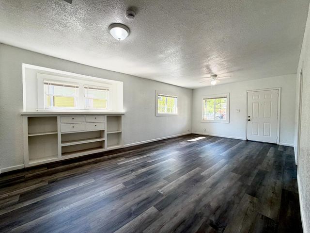 1126 N Roosevelt Avenue, Fresno, CA 93728