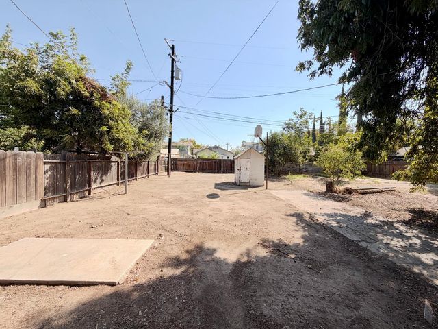 1126 N Roosevelt Avenue, Fresno, CA 93728