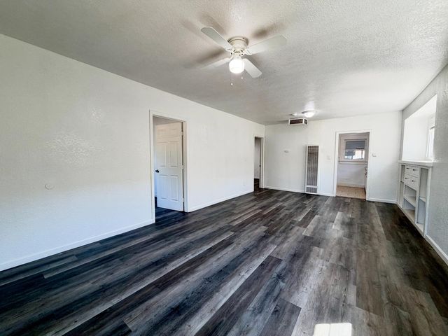 1126 N Roosevelt Avenue, Fresno, CA 93728