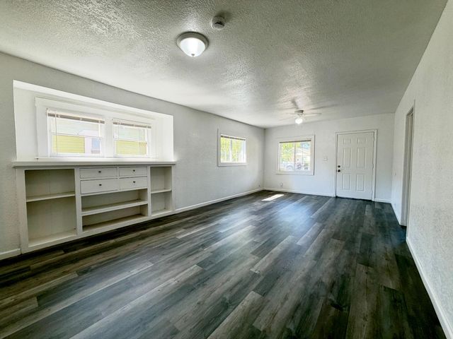 1126 N Roosevelt Avenue, Fresno, CA 93728