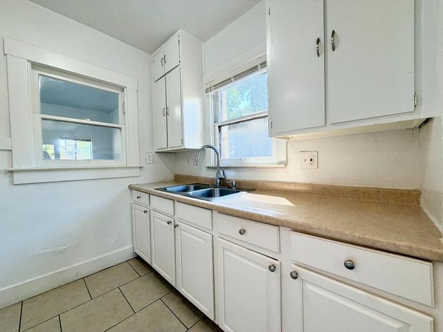 1126 N Roosevelt Avenue, Fresno, CA 93728