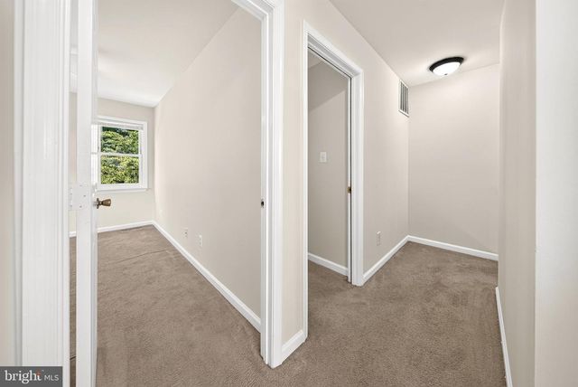 8238 WYCLIFFE CT, Manassas, VA 20109
