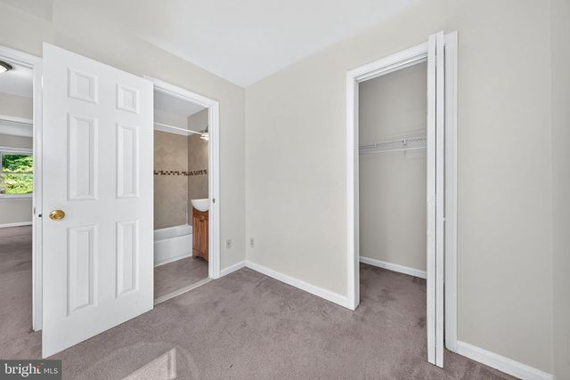 8238 WYCLIFFE CT, Manassas, VA 20109