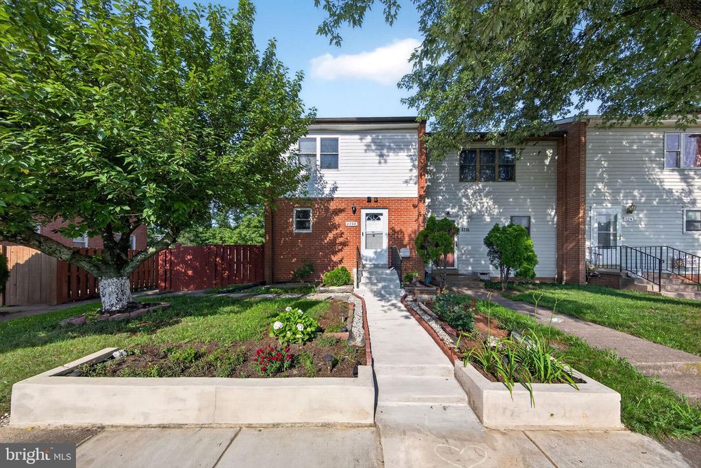 8238 WYCLIFFE CT, Manassas, VA 20109